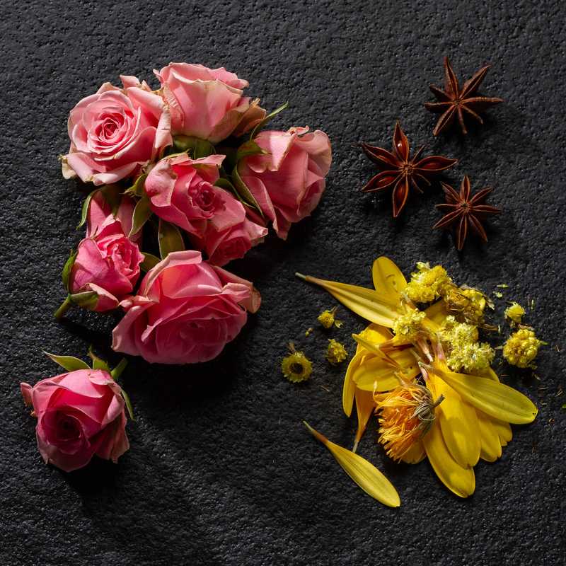 Flower and star anise composition