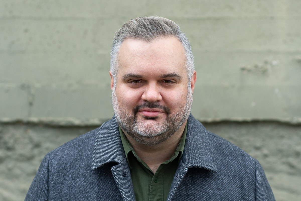 Portrait by Portland headshot photographer Chris Korsak